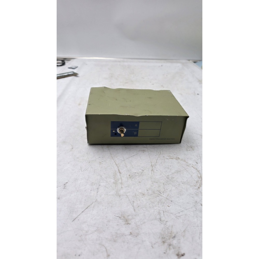DB9 Manual Data Switch Box (2-Way, AB Female)